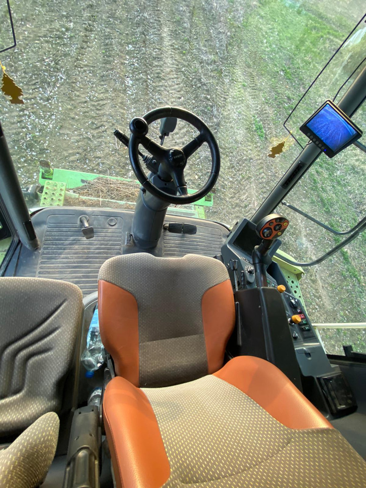 Combine harvester CLAAS Lexion 570: picture 7
