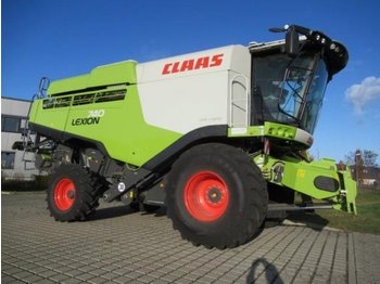 Combine harvester CLAAS Lexion 740