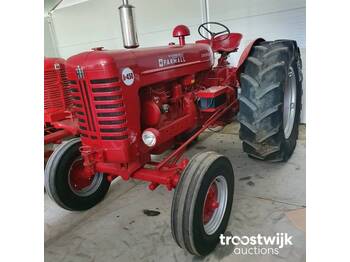 Farmall B 450 - farm tractor