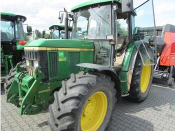Farm tractor John Deere 6210se
