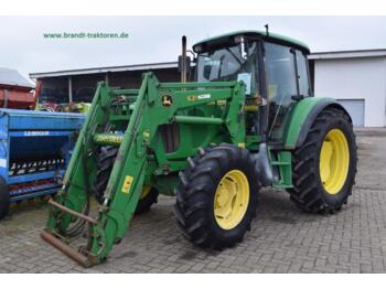 John Deere 6220 - farm tractor