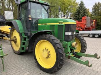 Farm tractor John Deere 7810