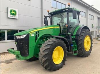John Deere 8320r - farm tractor