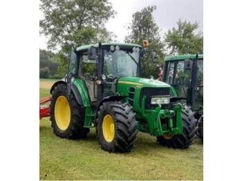 Farm tractor John Deere traktor