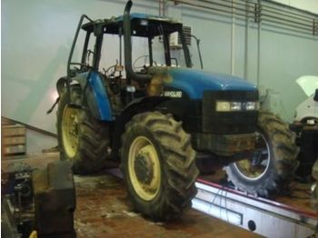 NEW HOLLAND 8560 - Farm tractor