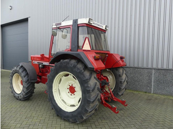 Farm tractor International 956XL: picture 1