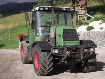Farm tractor JCB 130: picture 1