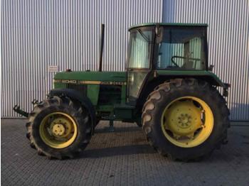Farm tractor John Deere 2040: picture 1