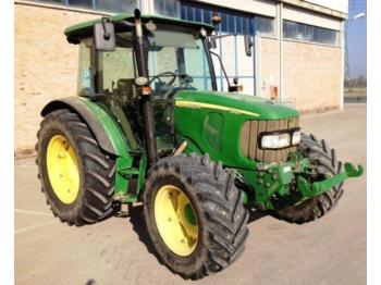 Farm tractor John Deere 5820: picture 1