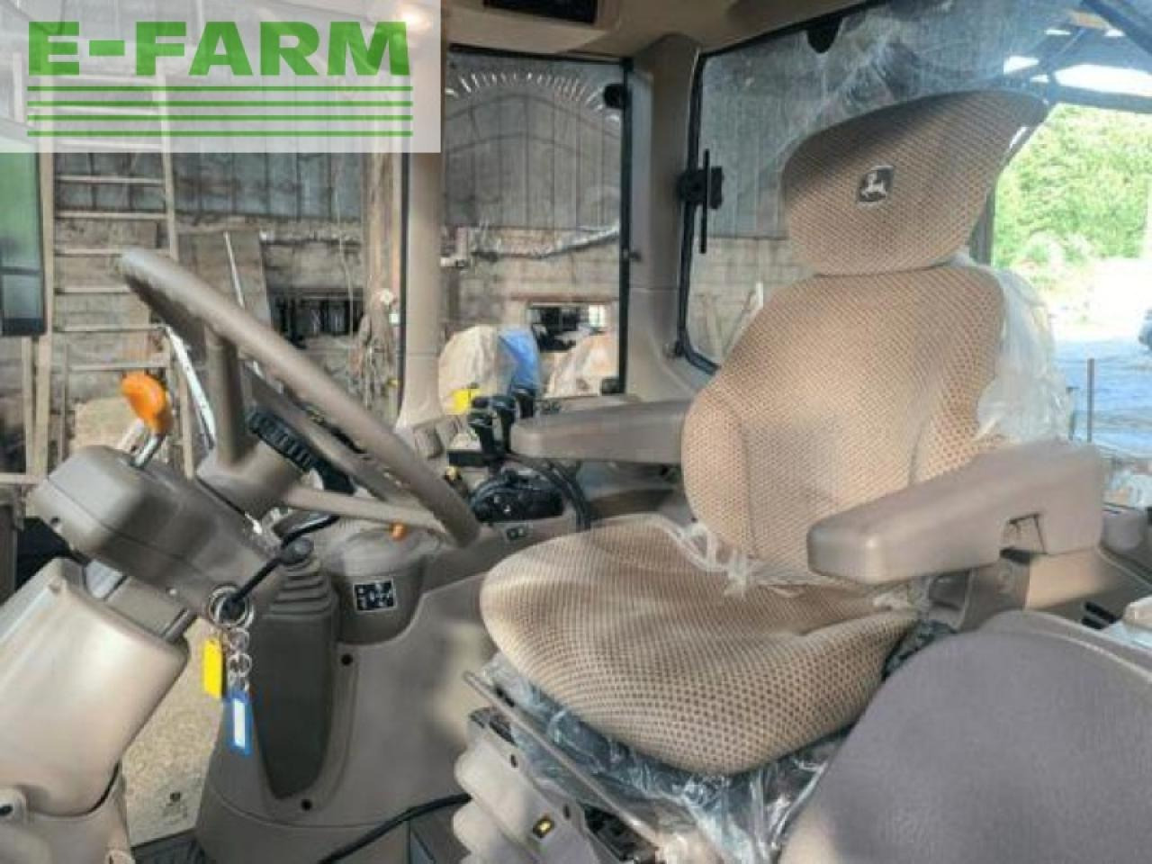 Farm tractor John Deere 6120m: picture 6