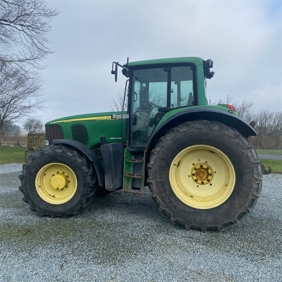 Farm tractor John Deere 6820: picture 4