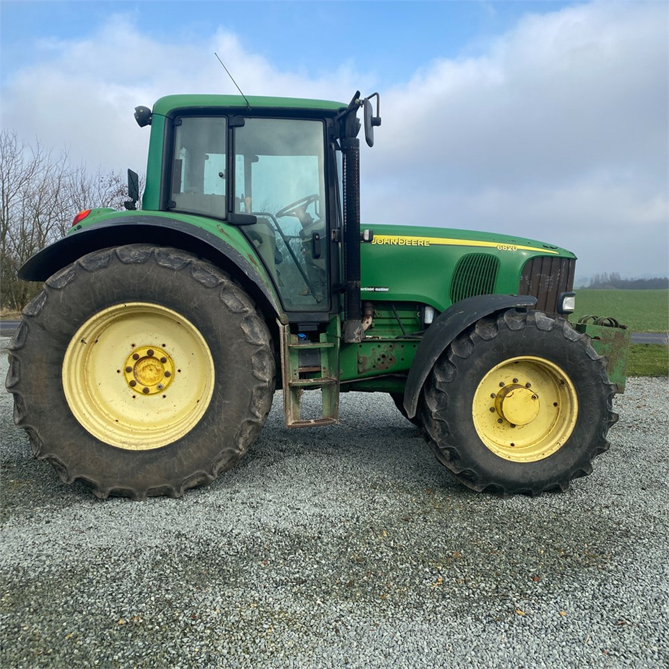 Farm tractor John Deere 6820: picture 9