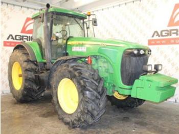 Farm tractor John Deere 8220: picture 1