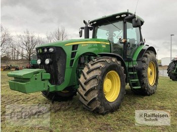 Farm tractor John Deere 8320 R: picture 1