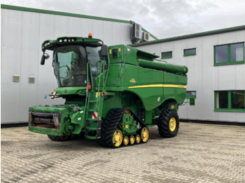 Combine harvester JOHN DEERE S685