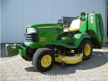 Farm tractor John Deere x740: picture 1