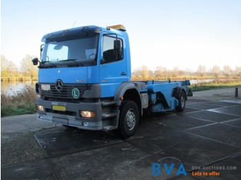 Farm tractor Mercedes-Benz Atego 1823: picture 1