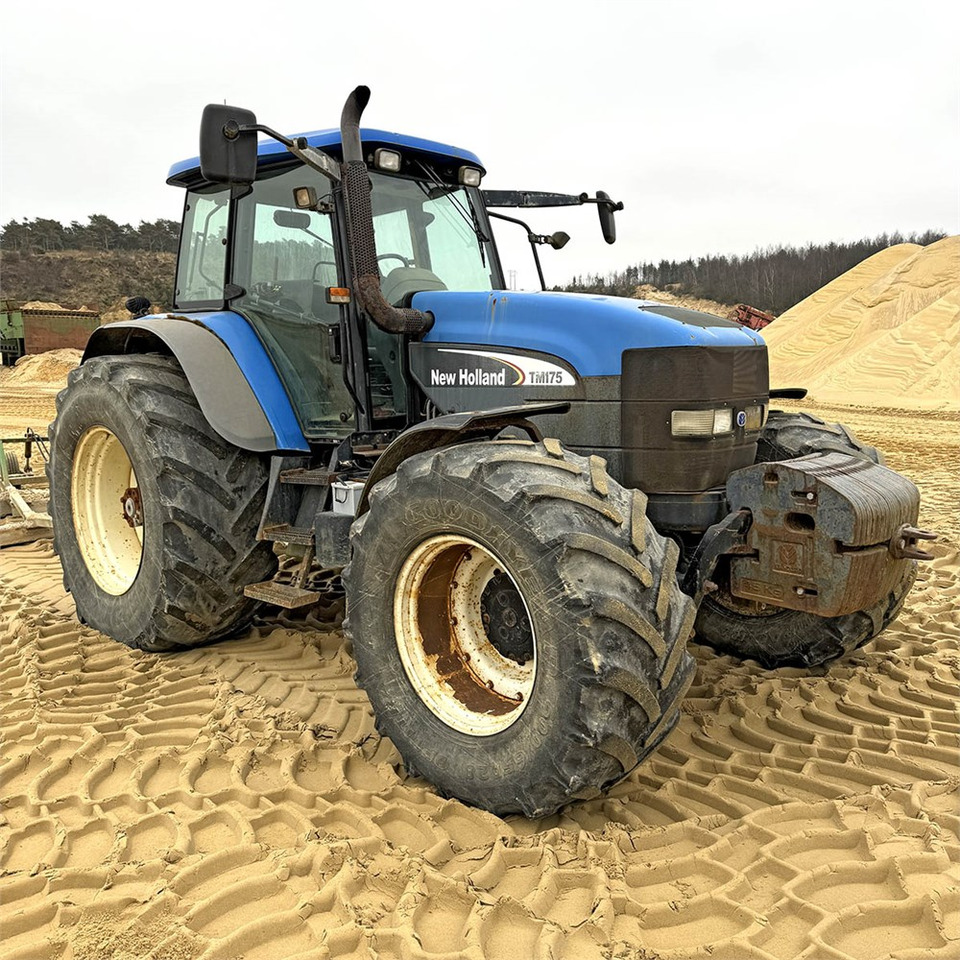 Farm tractor New Holland TM 175: picture 6