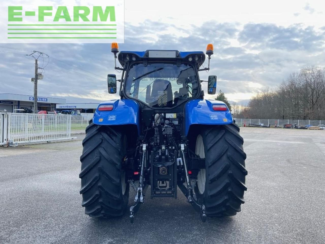 Farm tractor New Holland t7.270 autocommand: picture 6