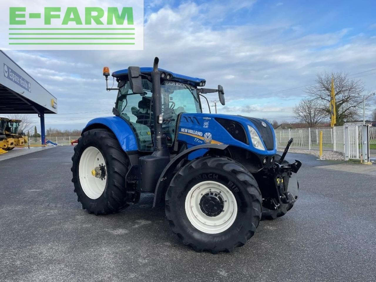 Farm tractor New Holland t7.270 autocommand: picture 3