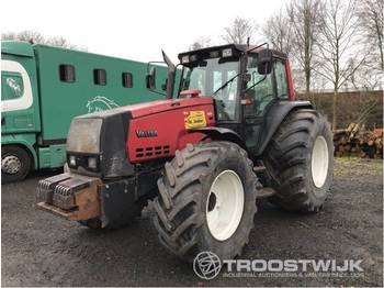 Farm tractor Valtra 8150: picture 1