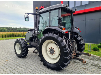 Farm tractor Valtra A93: picture 2