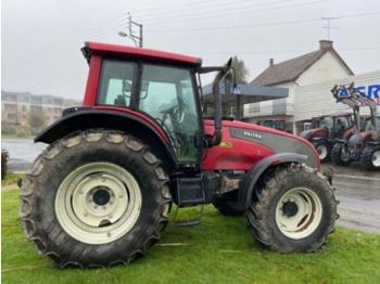 Farm tractor Valtra T121: picture 1