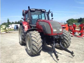 Farm tractor Valtra T182: picture 1