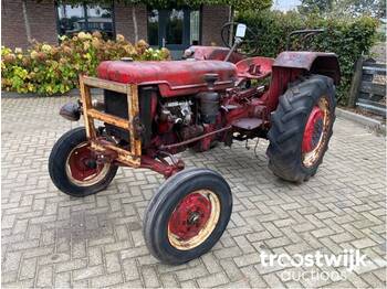 International Harvester DGD-4 - wheel tractor