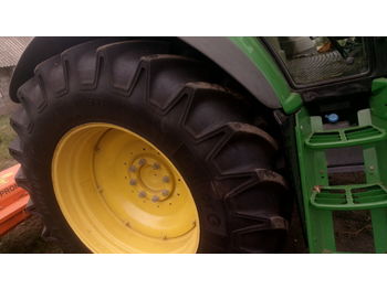Wheel tractor JOHN DEERE 6820