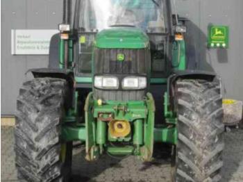 Wheel tractor John Deere 6820 Premium AP 50