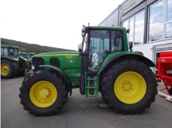 Wheel tractor John Deere 6920 S