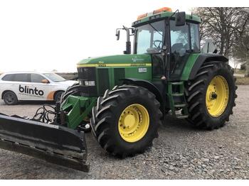 Wheel tractor John Deere 7710