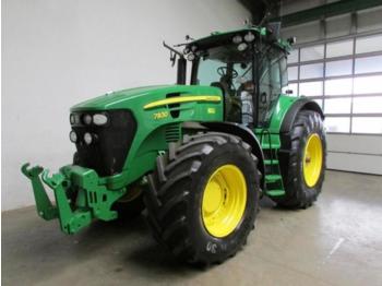 Wheel tractor John Deere 7930