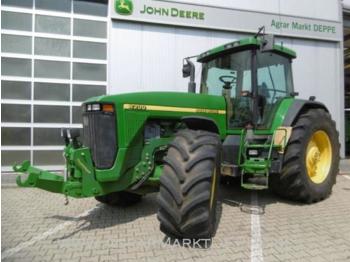 Wheel tractor John Deere 8200