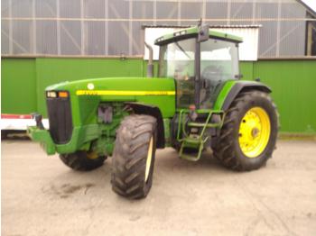 Wheel tractor John Deere 8200 Powershift