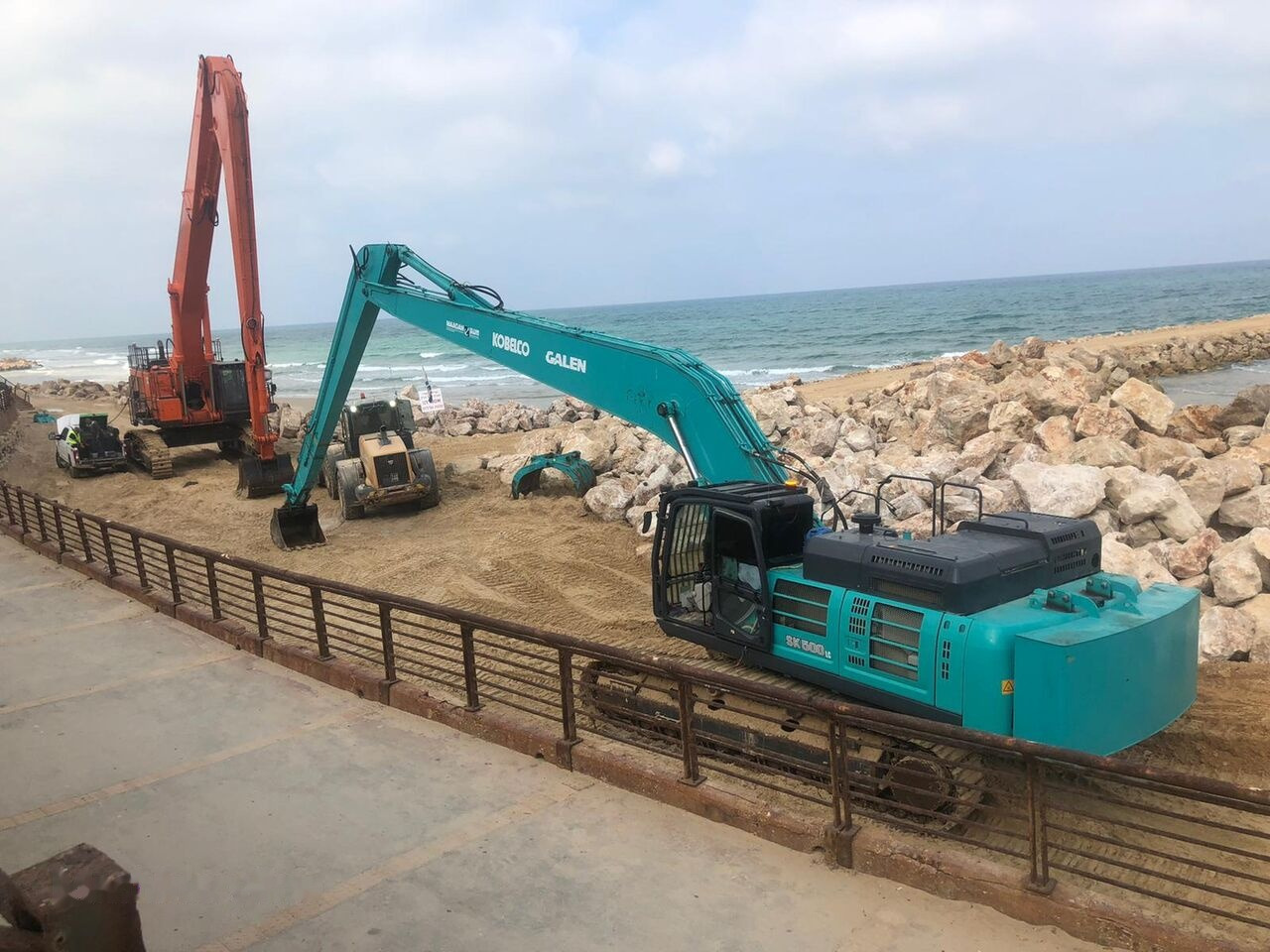 New Boom for Excavator Galen   Kobelco SK500: picture 2
