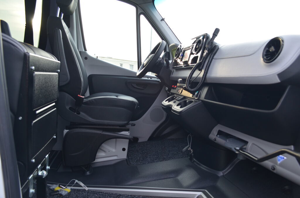 New Minibus, People carrier MERCEDES-BENZ Sprinter 519 4x4 high and low drive: picture 6