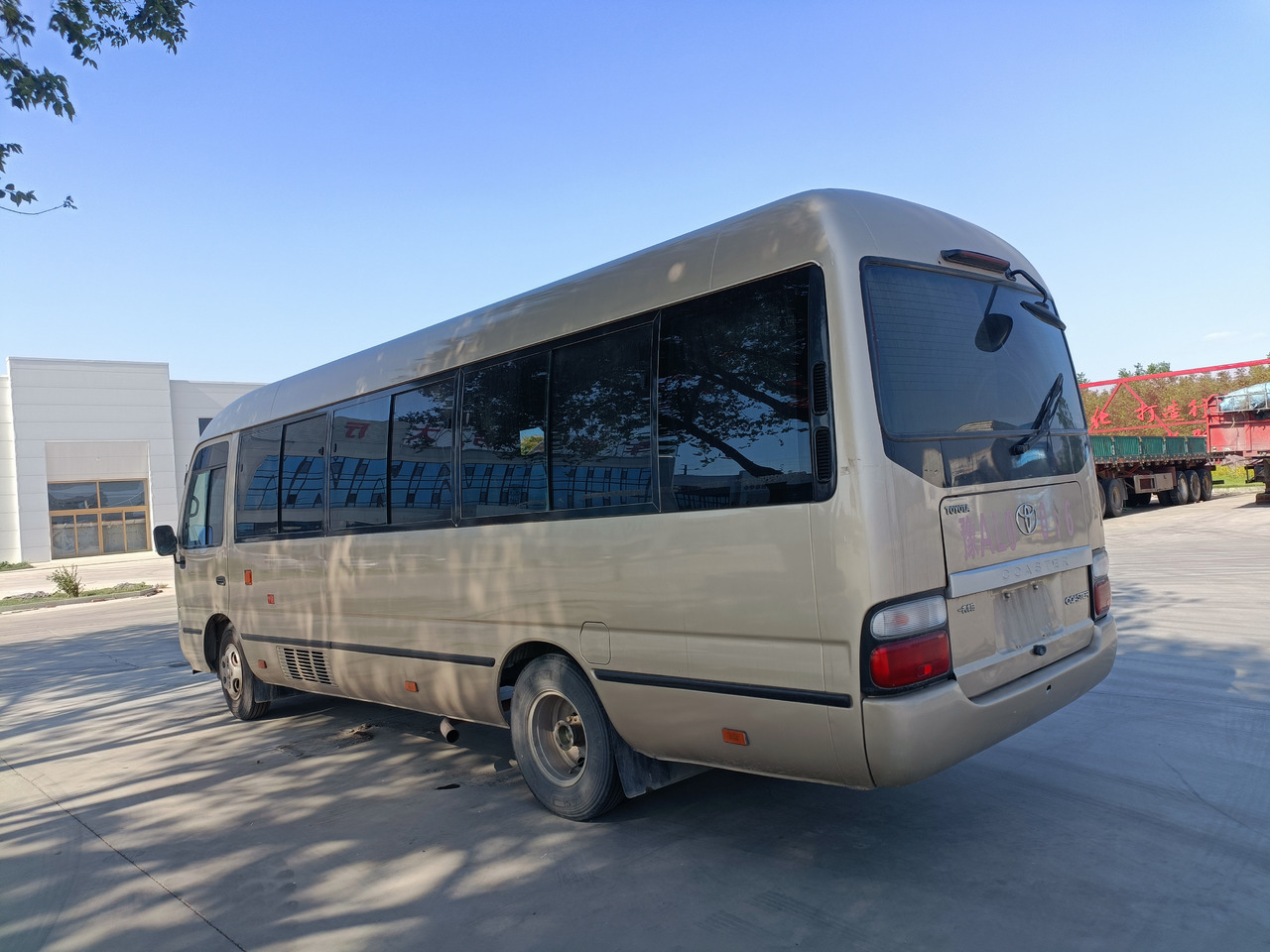 Minibus, People carrier TOYOTA Coaster: picture 6