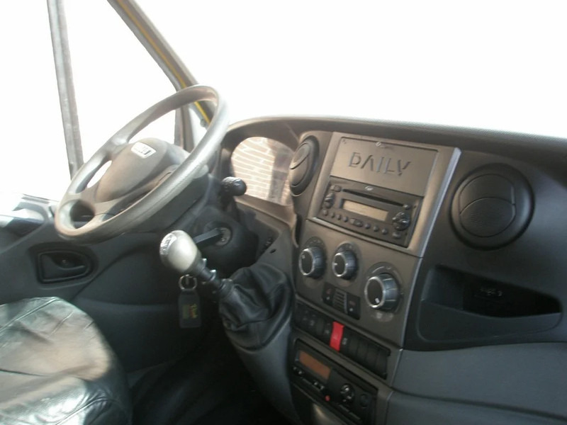 Open body delivery van, Crew cab van Iveco Daily 35C11: picture 2