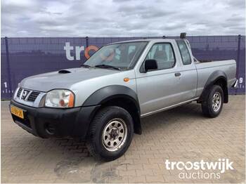 Pickup truck Nissan Pickup King Cab 2.5DI 4WD: picture 1