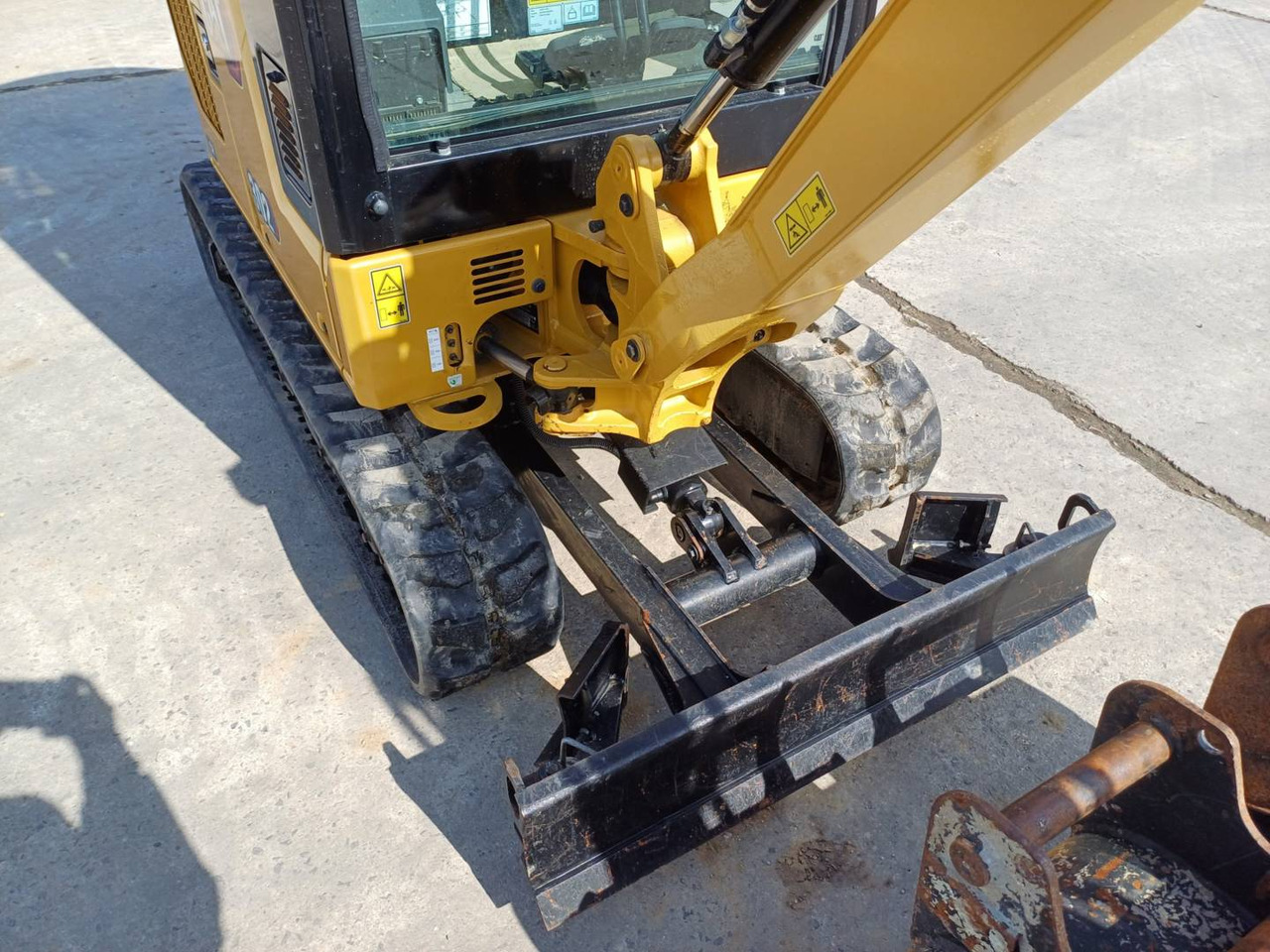 Crawler excavator CAT 302CR: picture 19