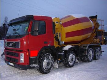 VOLVO FM440 - Concrete mixer truck