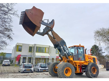 Wheel loader JCB