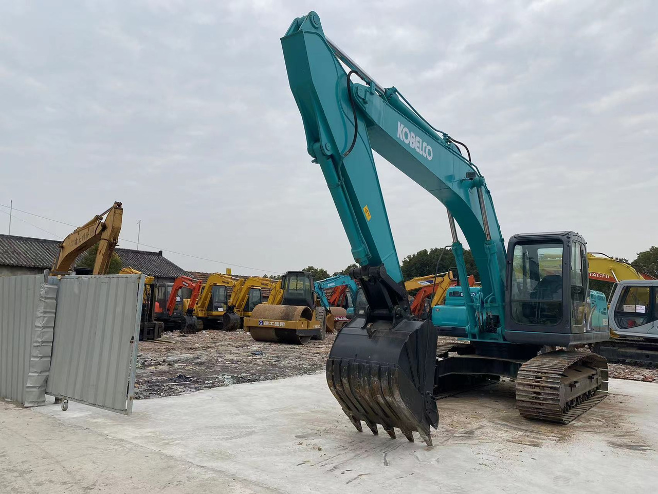 New Excavator KOBELCO USED SK200 ON SALE: picture 2