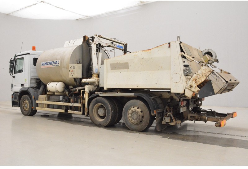Bitumen sprayer, Crane truck Mercedes-Benz Actros 2536 - 6x2: picture 9