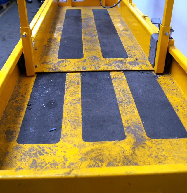 Scissor lift Haulotte Compact 10N