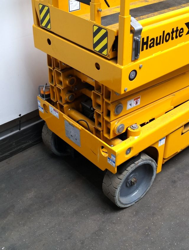 Scissor lift Haulotte Compact 10N