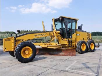 Grader Volvo G940 with Ripper/Pushblock (NEW TYRES): picture 1