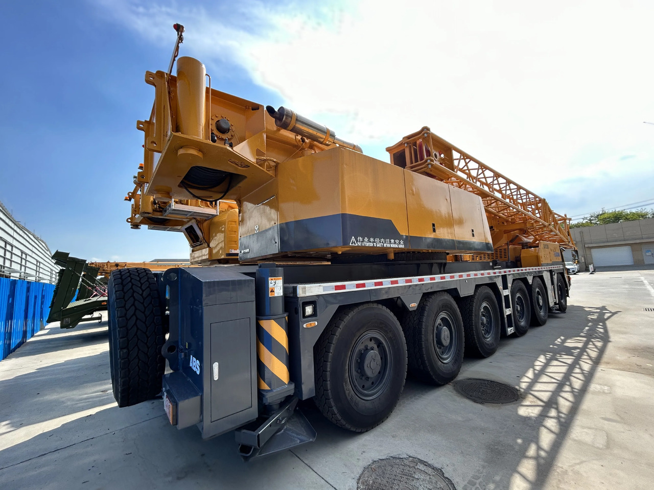 All terrain crane XCMG Official Most popular 200 ton used all terrain crane QAY200 in stock price: picture 9